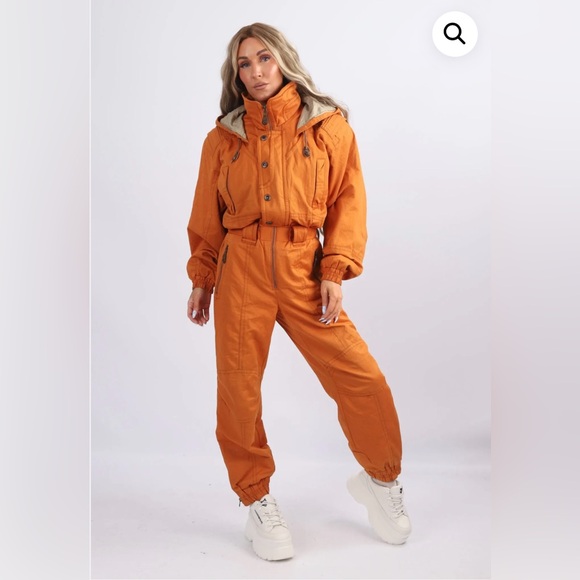 90’s Vintage Courmayeur Ski Suit (Medium, fits like a US 6) - Picture 4 of 9